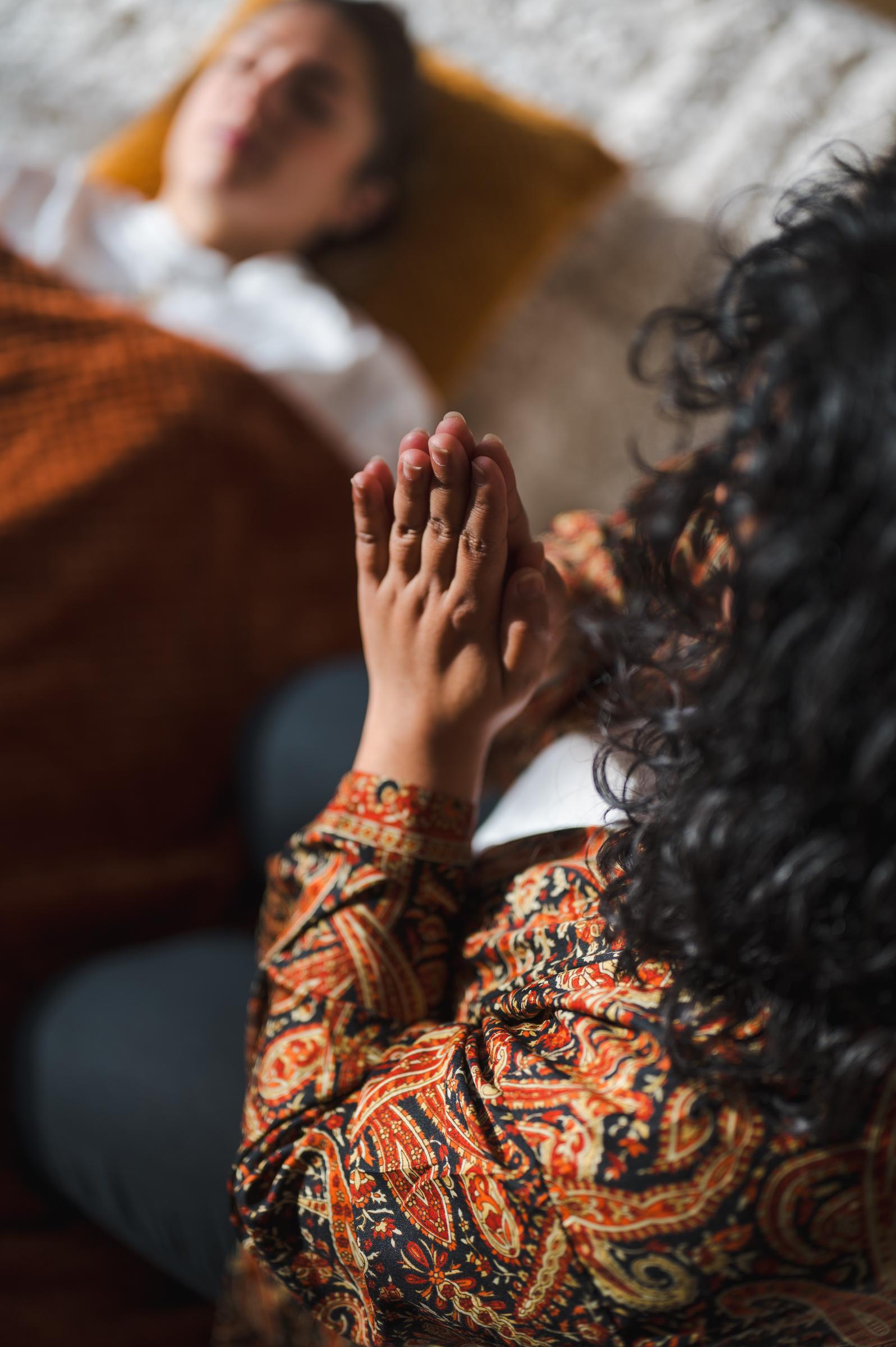 Reiki : qu’est-ce que c’est, quels sont ses bienfaits et comment se déroule une séance ?